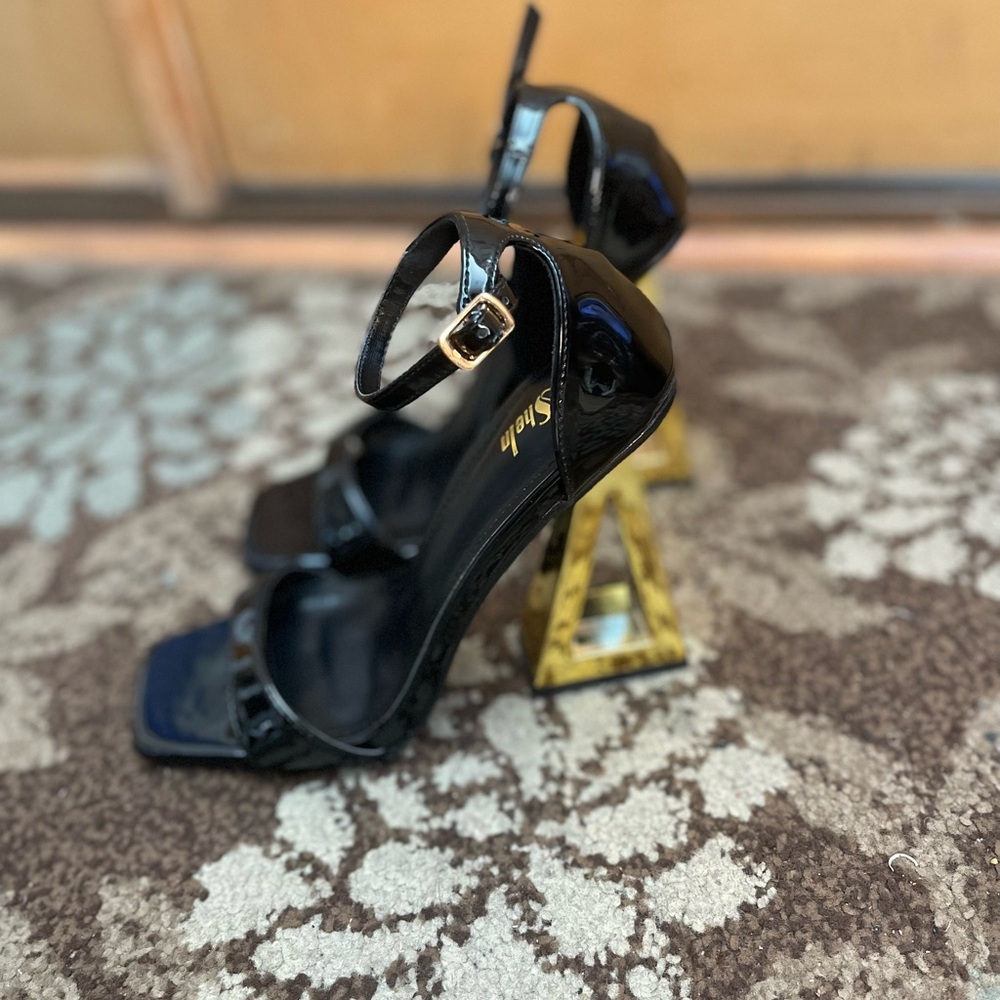 Woman high heels size 6